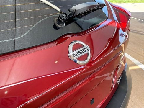 Used 2019 Nissan Kicks SV FWD image 30