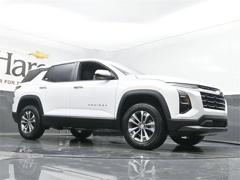 New 2026 Chevrolet Equinox LT image 2