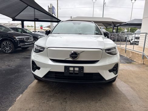 Used 2023 Volvo XC40 Recharge Ultimate AWD/4WD image 2