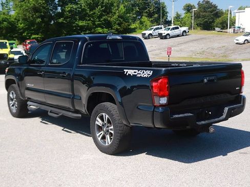 Used 2019 Toyota Tacoma TRD Sport AWD/4WD image 5