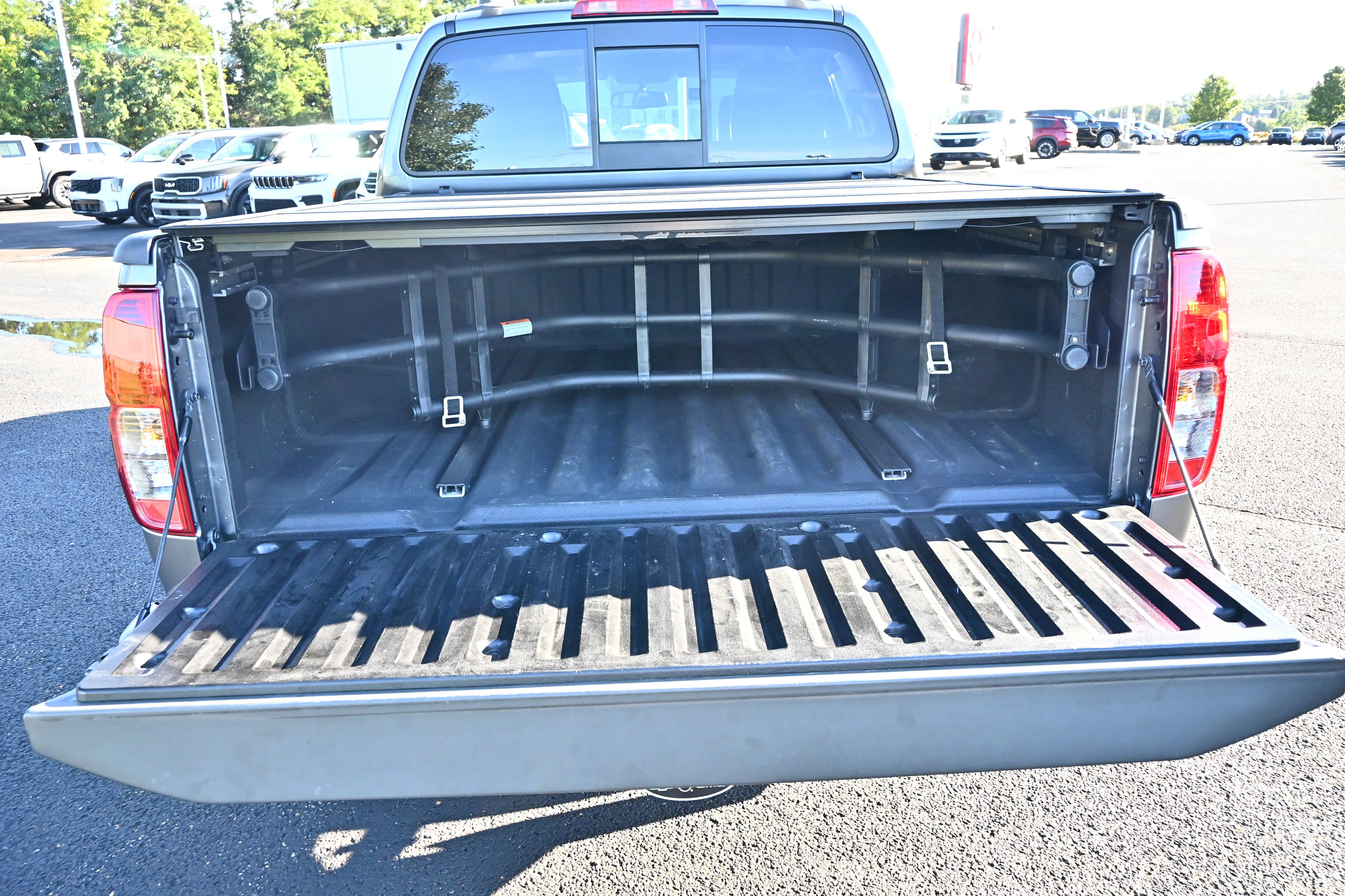 Used 2020 Nissan Frontier PRO-4X w/ Pro-4x Utility Package AWD/4WD image 11