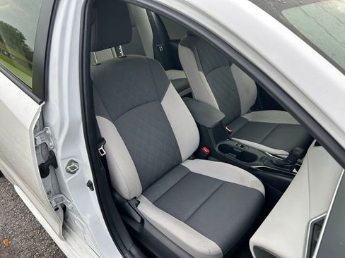 Used 2024 Toyota Corolla LE FWD image 16
