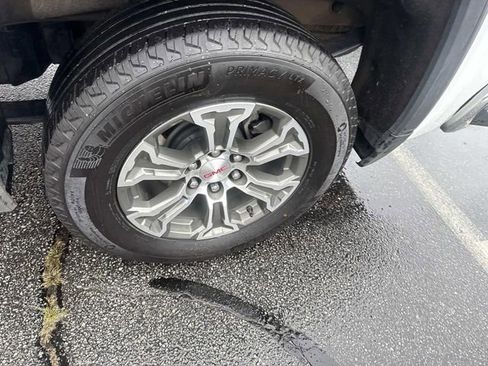 Used 2025 GMC Sierra 1500 SLT image 17