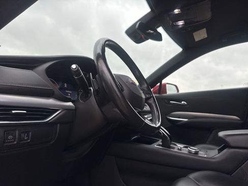 Used 2021 Cadillac XT4 Premium Luxury image 39