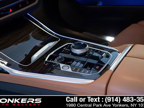Used 2023 BMW X7 xDrive40i w/ M Sport Package AWD/4WD image 55