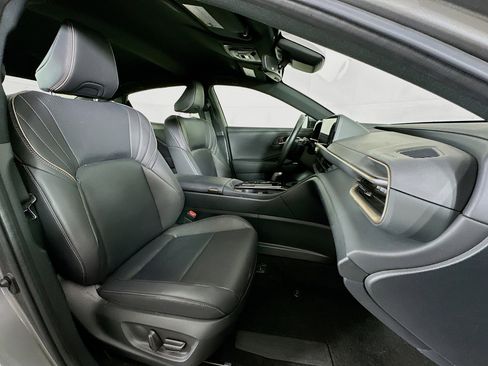 Used 2025 Toyota Crown XLE image 29