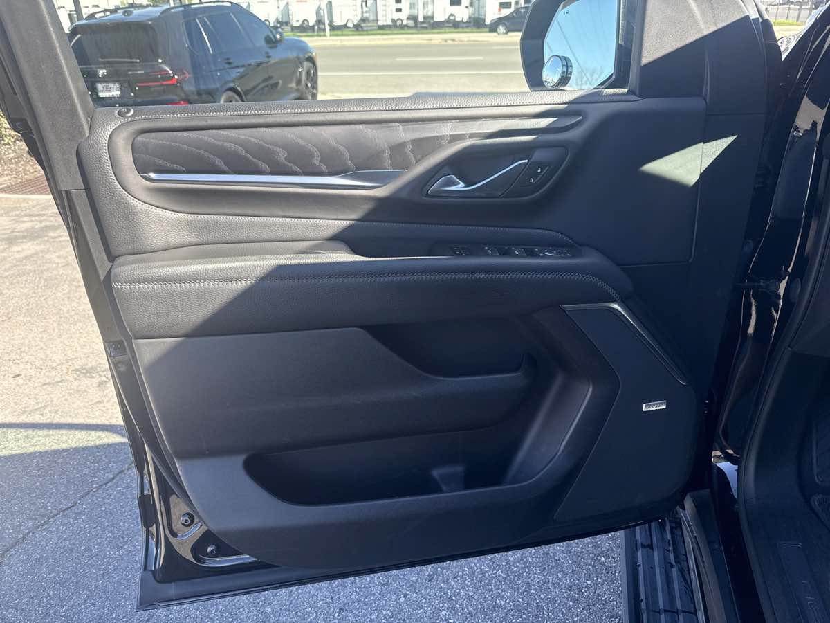 Used 2022 GMC Yukon XL Denali AWD/4WD image 12