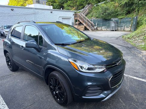 Used 2022 Chevrolet Trax LT w/ Sport Edition AWD/4WD image 2
