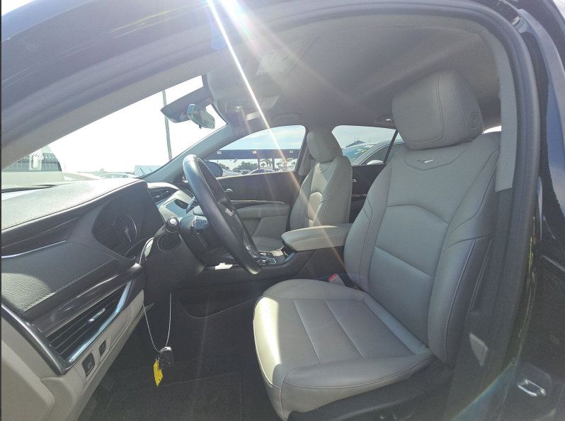 Used 2023 Cadillac XT4 Luxury FWD image 5