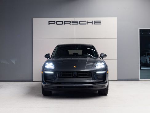Certified 2026 Porsche Macan AWD/4WD image 10
