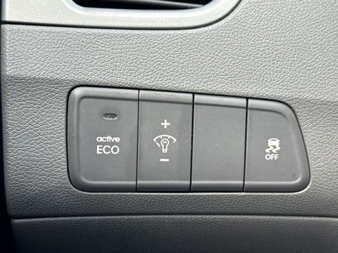 Used 2012 Hyundai Elantra GLS FWD image 24