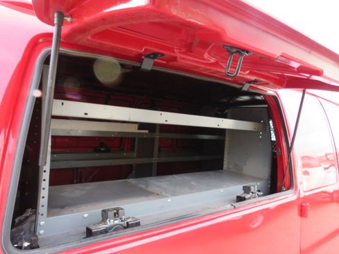 Used 2009 Chevrolet Express 2500 image 29