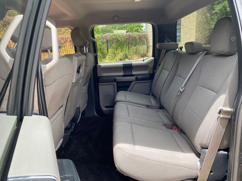 Used 2015 Ford F150 XLT image 12