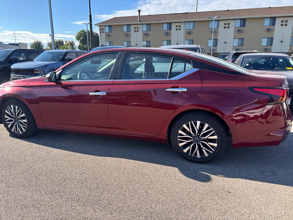 Used 2025 Nissan Altima 2.5 SV FWD image 6