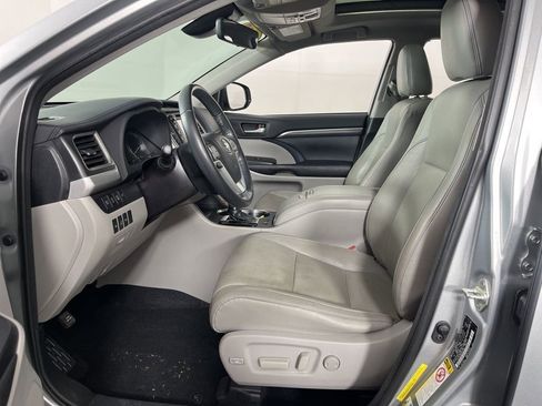 Used 2018 Toyota Highlander Limited Platinum image 25