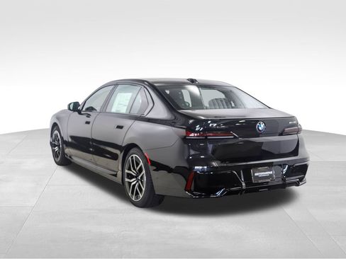 Used 2025 BMW i7 xDrive60 image 3