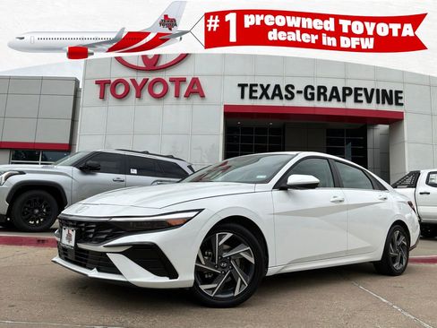 Used 2025 Hyundai Elantra SEL FWD image 1