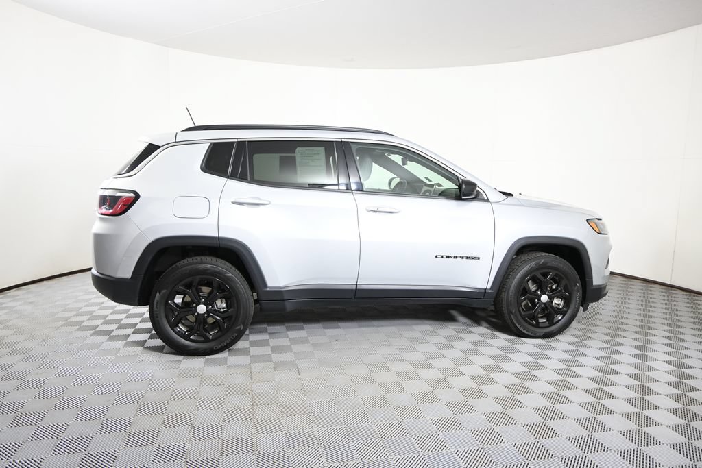 Used 2024 Jeep Compass Latitude AWD/4WD image 7
