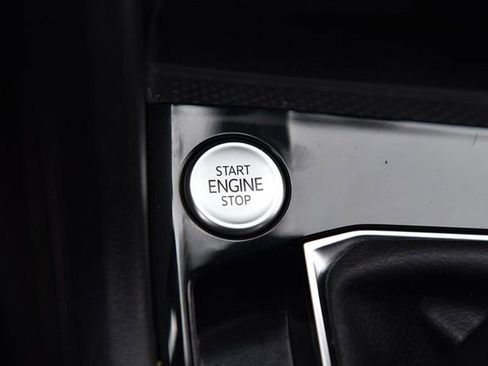 Used 2023 Volkswagen Taos SE w/ Panoramic Sunroof Package image 16