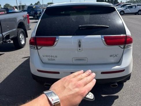 Used 2013 Lincoln MKX FWD image 11