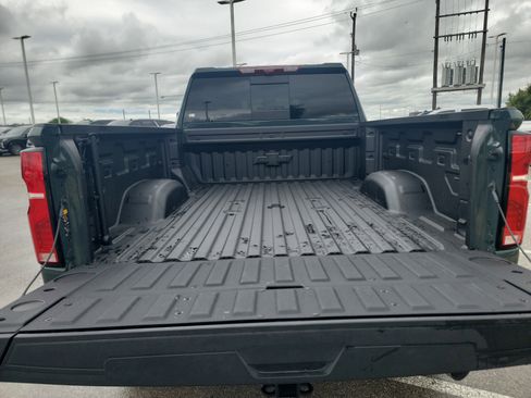 Certified 2025 Chevrolet Silverado 2500 ZR2 w/ Technology Package AWD/4WD image 9
