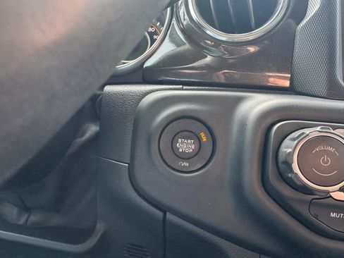Used 2019 Jeep Wrangler Unlimited Sahara AWD/4WD image 22
