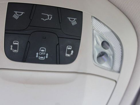 Used 2018 Chrysler Pacifica Limited w/ Advanced Safetytec Group image 18