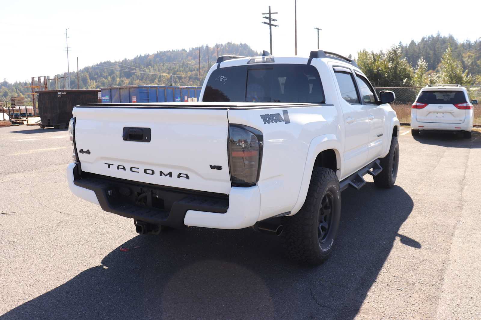 Used 2020 Toyota Tacoma SR5 w/ Blackout Package AWD/4WD image 5