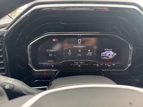 Certified 2025 GMC Sierra 1500 SLT image 10