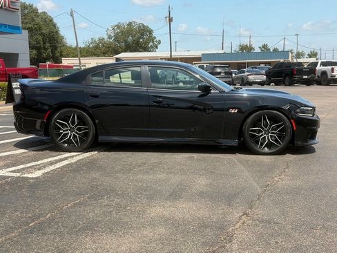 Used 2019 Dodge Charger Scat Pack RWD image 4