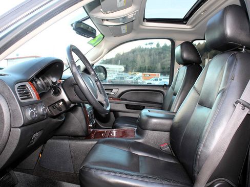 Used 2012 Chevrolet Avalanche LTZ image 11