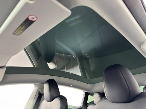 Used 2024 Tesla Model Y Performance image 12