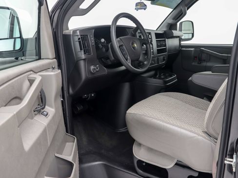 Used 2025 Chevrolet Express 3500 LT w/ LT Preferred Equipment Group RWD image 16