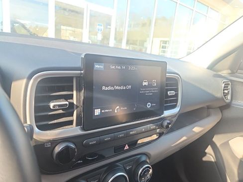 Certified 2022 Hyundai Venue SEL image 17