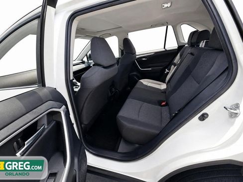 Used 2021 Toyota RAV4 XLE w/ Convenience Package FWD image 13