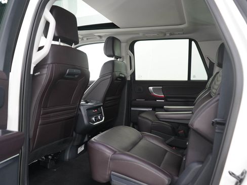 Used 2025 Ford Expedition Max Platinum w/ Platinum Ultimate Package AWD/4WD image 20