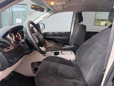 Used 2016 Dodge Grand Caravan SXT w/ Rear Park Assist Package FWD image 12