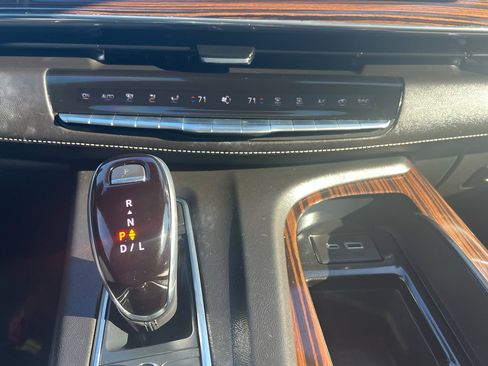 Used 2022 Cadillac Escalade Premium Luxury w/ LPO, Radiant Package image 31