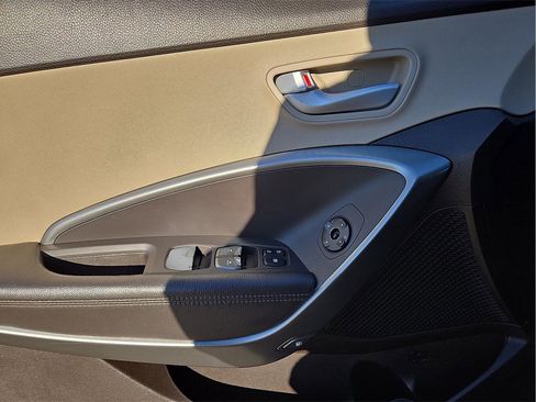 Used 2017 Hyundai Santa Fe SE w/ Cargo Package image 15