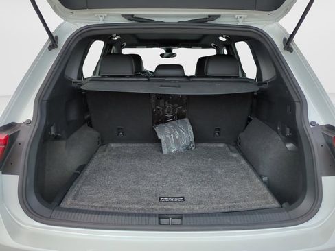 Used 2023 Volkswagen Tiguan SE R-Line AWD/4WD image 13
