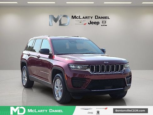 Used 2024 Jeep Grand Cherokee Laredo X w/ Trailer Tow Package AWD/4WD image 1