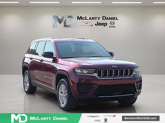 Used 2024 Jeep Grand Cherokee Laredo X w/ Trailer Tow Package AWD/4WD video 1