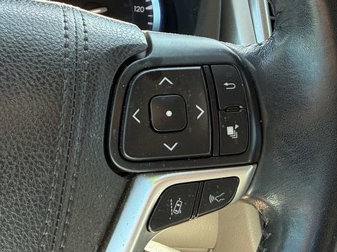 Used 2017 Toyota Highlander XLE AWD/4WD image 24