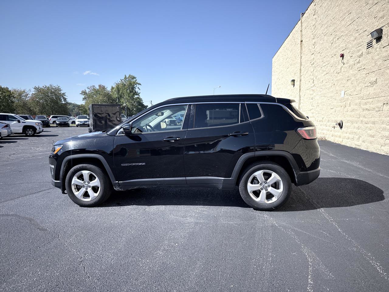 Used 2018 Jeep Compass Latitude FWD image 2