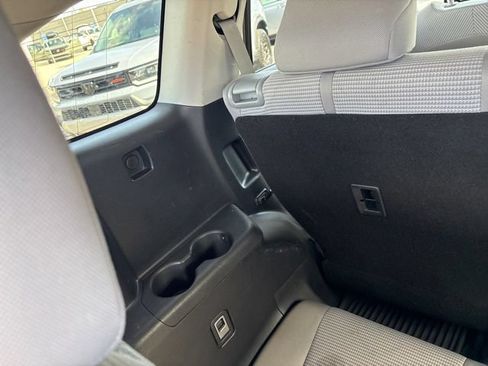Used 2020 Toyota Highlander LE AWD/4WD image 29