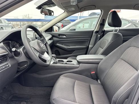 Used 2025 Nissan Altima 2.5 SV image 11