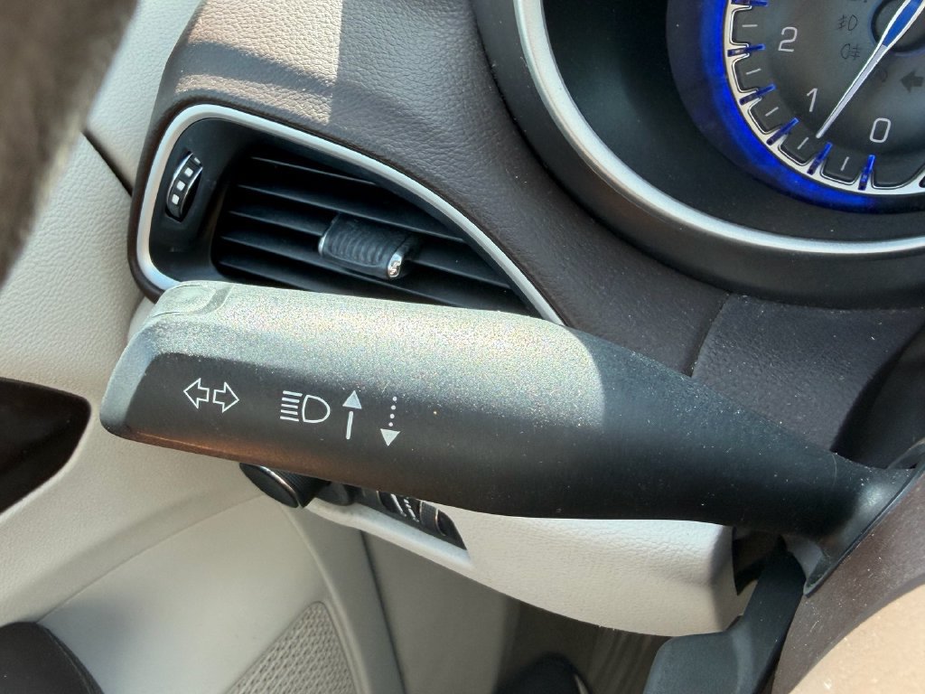 Used 2017 Chrysler Pacifica Touring FWD image 32
