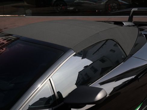 Used 2018 Lamborghini Huracan Performante image 12