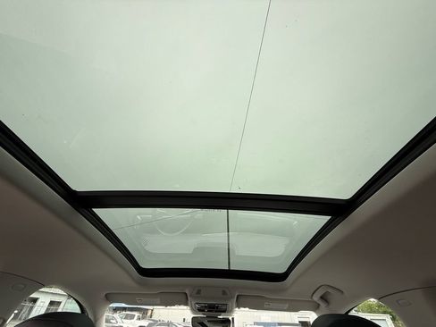 Used 2025 Volkswagen Tiguan SE w/ Panoramic Sunroof Package AWD/4WD image 22
