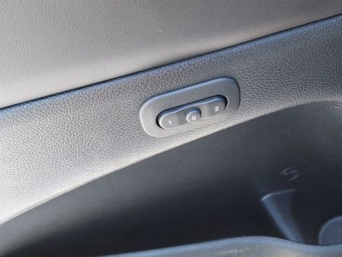 Used 2022 Jeep Grand Cherokee Limited image 11